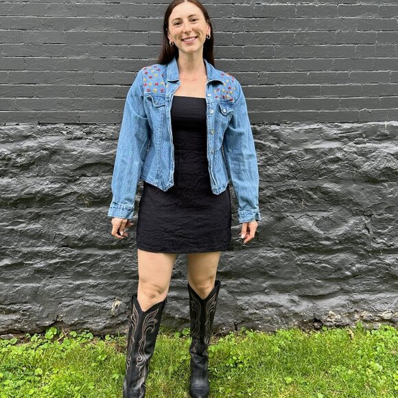 Vintage Denim Jacket with Embroidered Flowers Size Medium - Picture 2 of 10